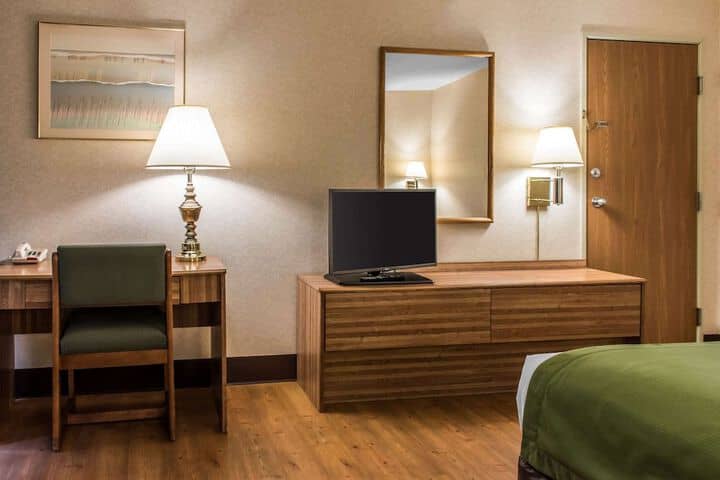 Room 12 of 25