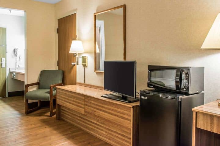 Room 5 of 25